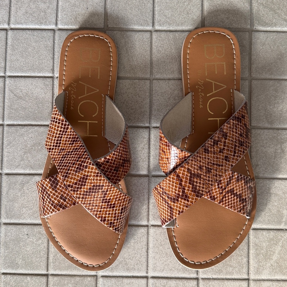 Beach by Matisse Pebble Slide Sandals with leather upper in size 6 - Picture 3 of 10